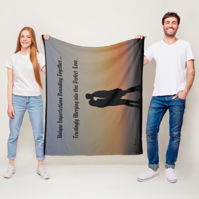Couverture Polaire Imperfections Perfect Love Med avec Arrière - plan (En situation)