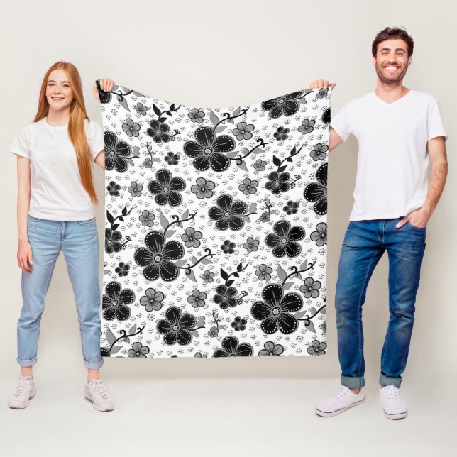 Couverture Polaire Impression florale noire et blanche (En situation)