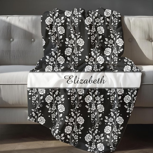 Couverture Polaire Imprimé de nom de motif floral noir et blanc roman (Monogram Black And White Gingham Fleece Blanket)