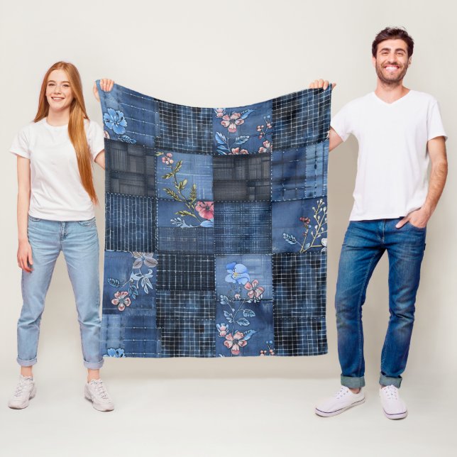 Couverture Polaire Indigo Floral Patchwork Motif | Boho Denim (En situation)