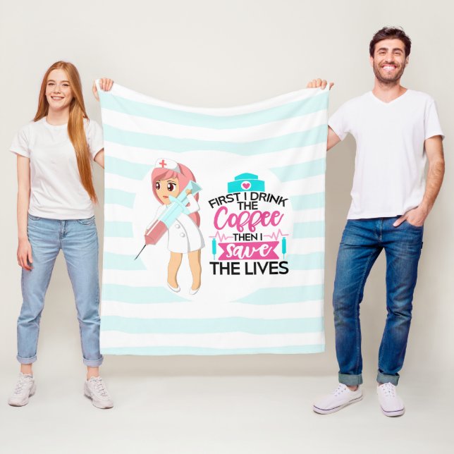 Couverture Polaire Infirmière amusante qui dit avec une grande aiguil (En situation)