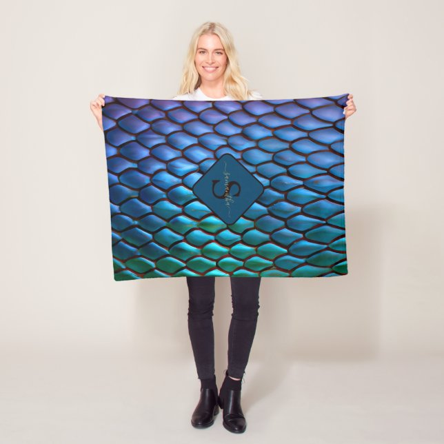 Couverture Polaire Iridescente Mermaid Tails Dragon Scales Imaginaire (En situation)