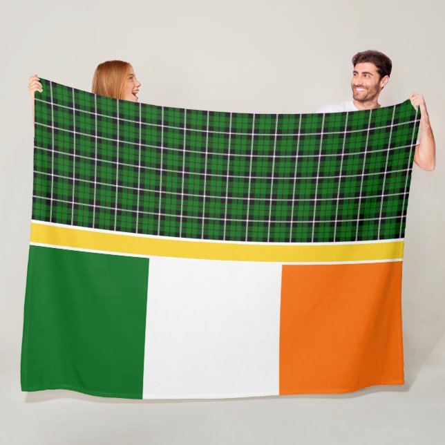Couverture Polaire Irlande National Tartan, flag, Add image or name (En situation)