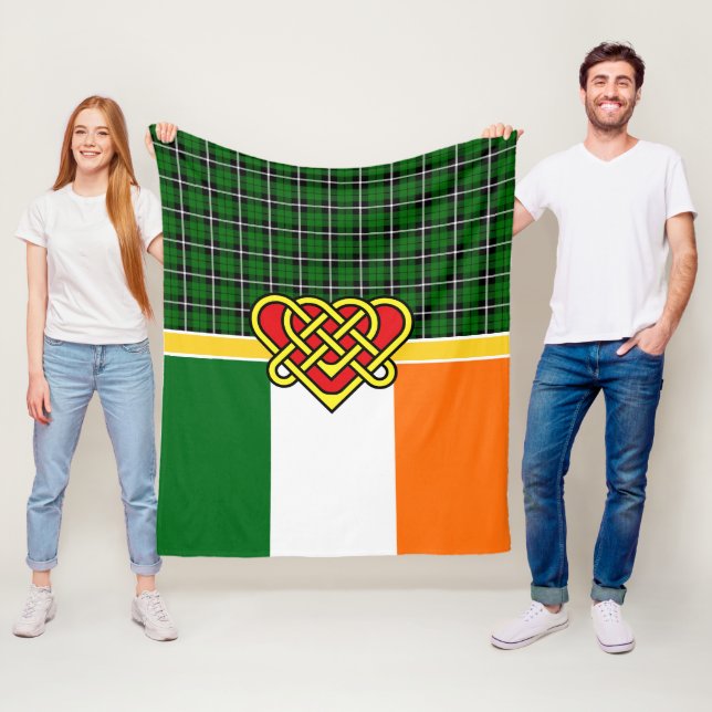 Couverture Polaire Irlande Tartan, drapeau d'Irlande, coeur celtique, (En situation)