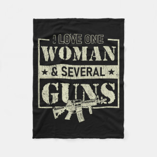 Couverture Polaire J'aime une femme plusieurs armes