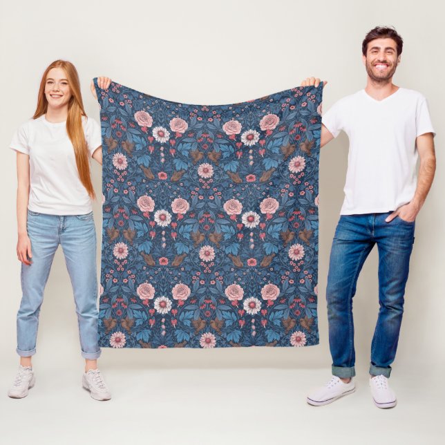 Couverture Polaire Jardin sauvage en bleu (En situation)