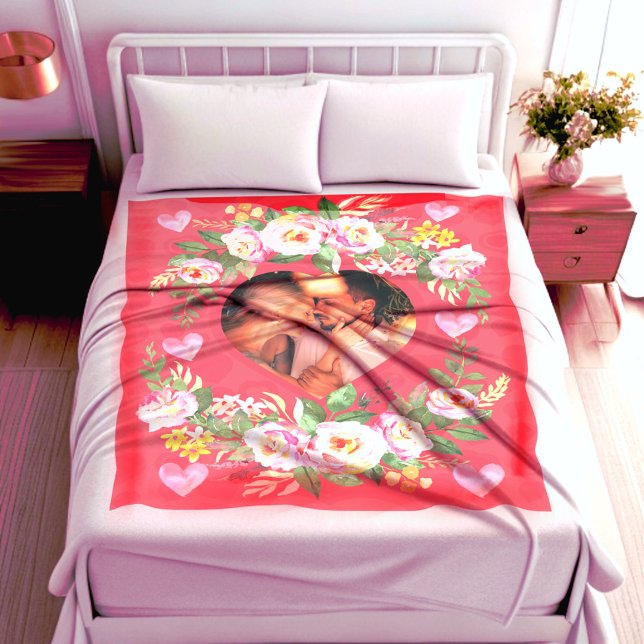 Couverture Polaire Joli amour couple de famille photo de coeur (Love blanket. Heart shaped photo with flowers and hearts.)