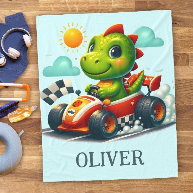 Couverture Polaire Joli dinosaure vert dans une voiture de course (Créateur téléchargé)
