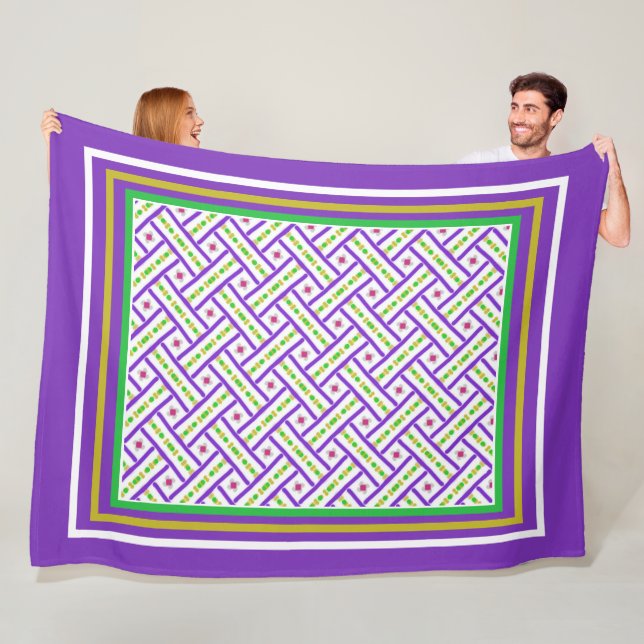 Couverture Polaire Joli violet, vert et or Motif en panier (En situation)