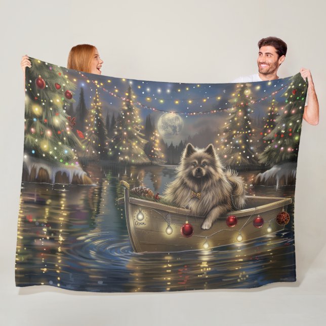 Couverture Polaire Keeshond Noël Festive Voyage (En situation)