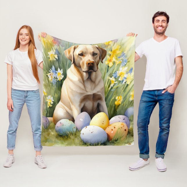 Couverture Polaire Labrador avec oeufs de Pâques (En situation)