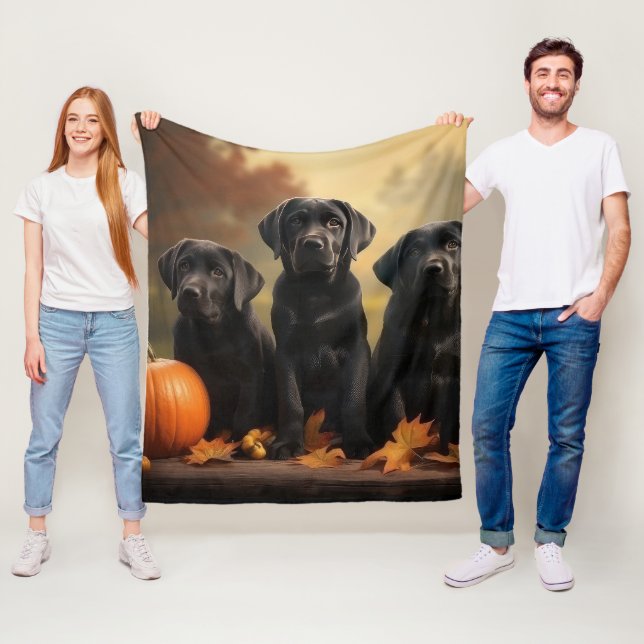 Couverture Polaire Labrador Chiot Automne Citrouille de plaisir (En situation)