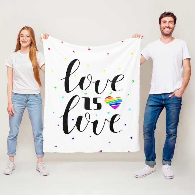 Couverture Polaire L'amour est l'amour| Coeurs arc-en-ciel (En situation)