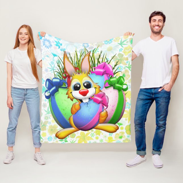 Couverture Polaire Lapin drôle mordant un œuf de Pâques (En situation)