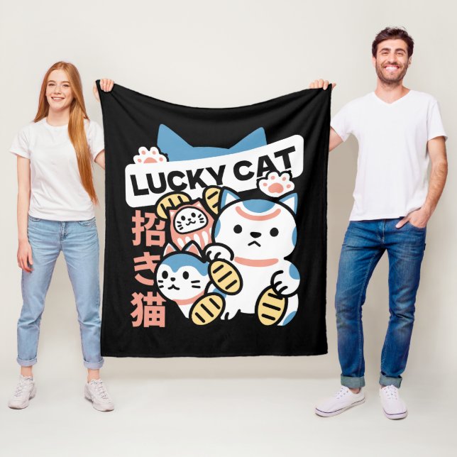 Couverture Polaire L'art du chat chanceux – Maneki Neko avec pièce d' (En situation)