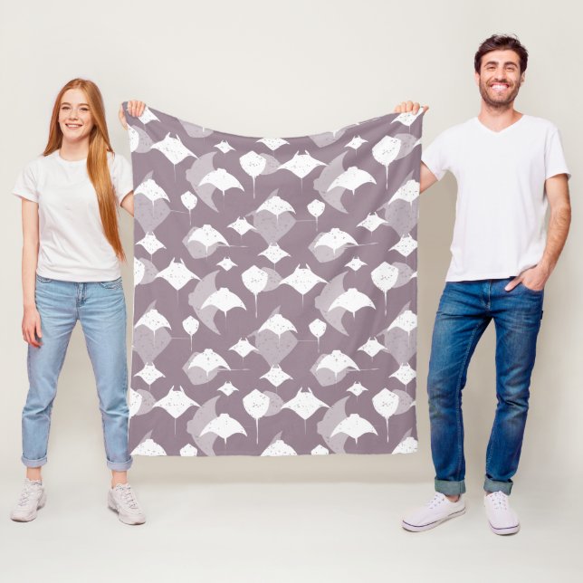 Couverture Polaire Lavender Grey et blanc Manta Ray et Stingray (En situation)