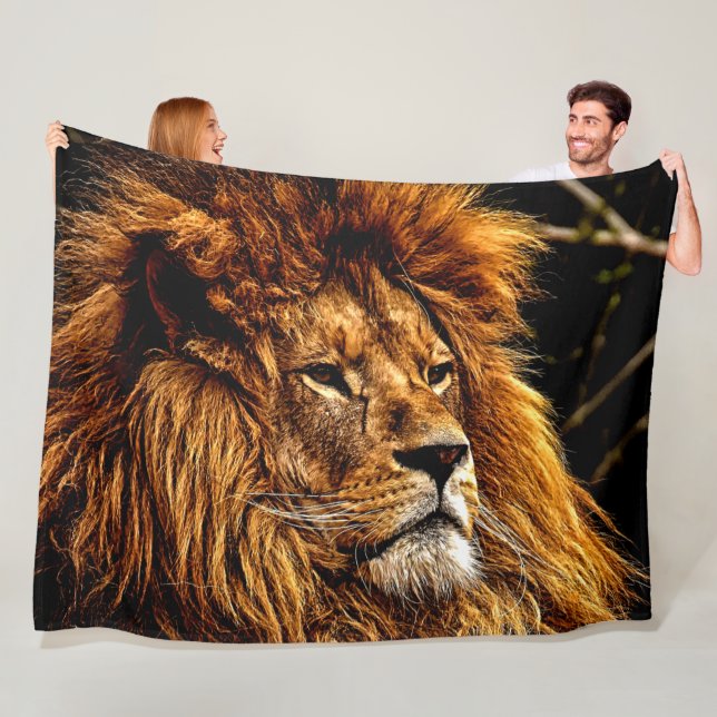 COUVERTURE POLAIRE LE LION MAJESTUEUX (En situation)