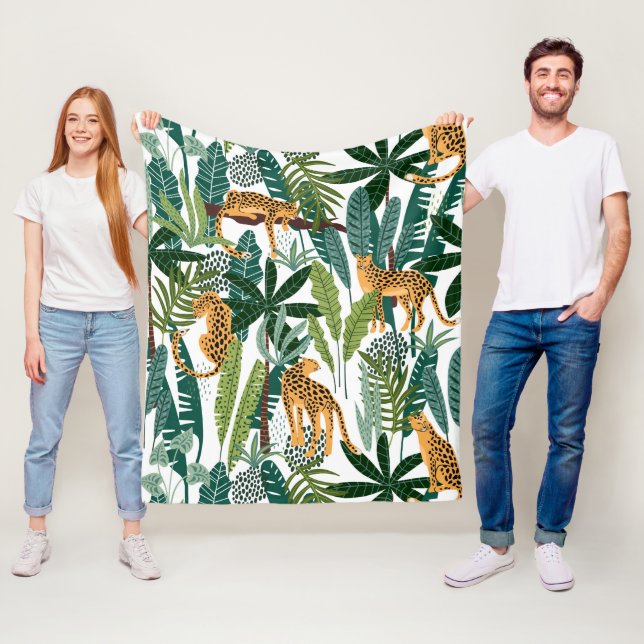 Couverture Polaire Léopard Brown dans une jungle tropicale luxuriante (En situation)