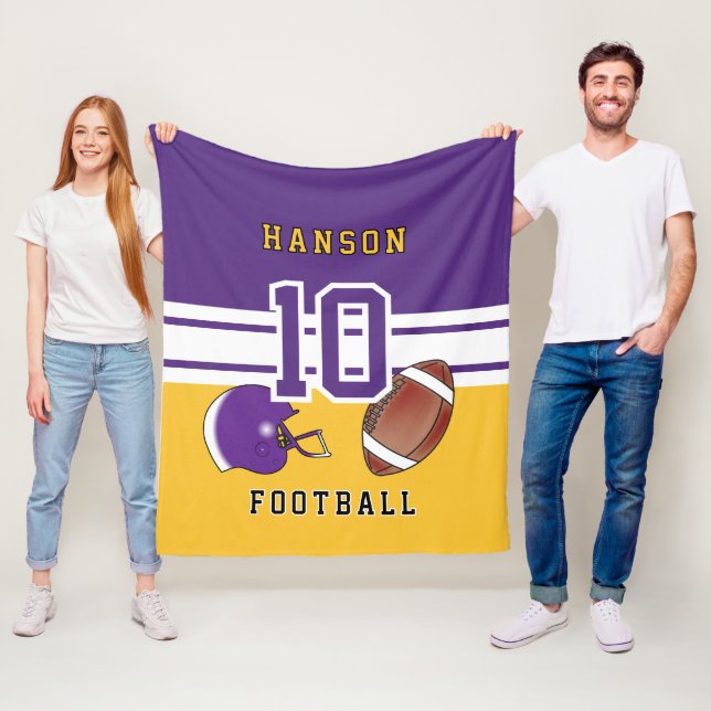 Couverture Polaire Lettre sport 🏈 violet, blanc et or (En situation)