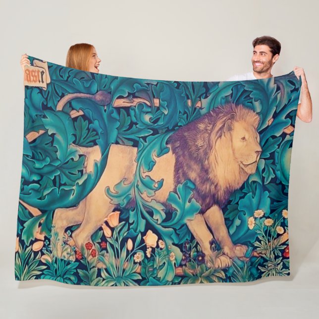 Couverture Polaire Lion dans la Forest, William Morris (En situation)