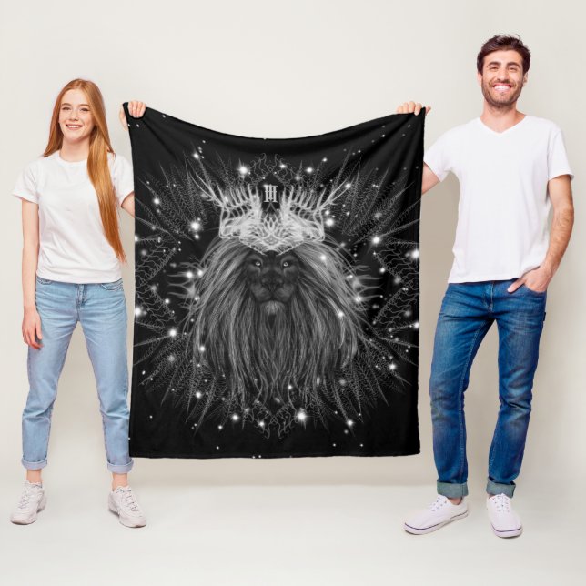 Couverture Polaire Lion d'étoile avec monogramme de couronne (En situation)
