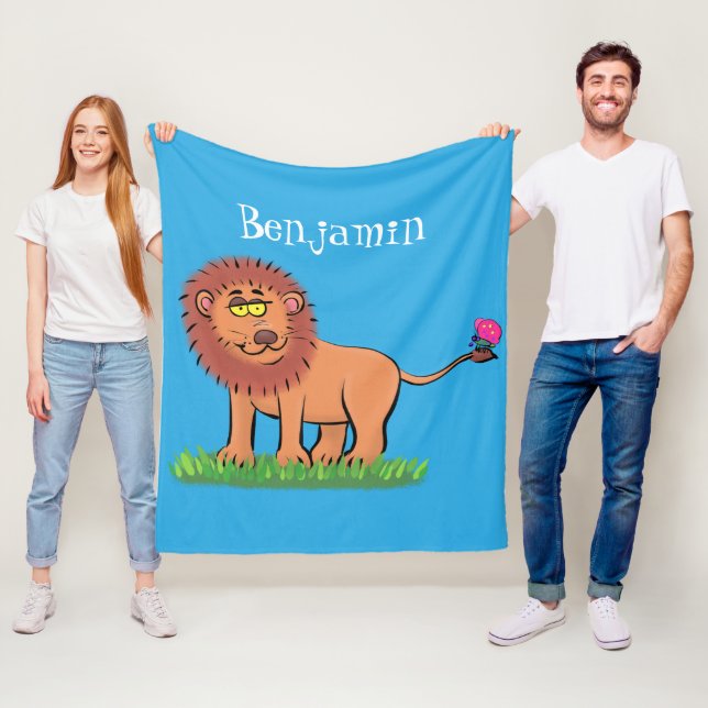 Couverture Polaire Lion joyeux avec dessin animé de papillon (En situation)