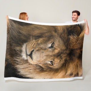 Couverture Polaire Lion majestueux en pleine nature