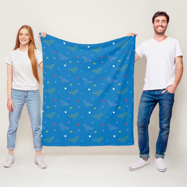 Couverture Polaire Logo de Wonder Woman et étoiles motif bleu (En situation)