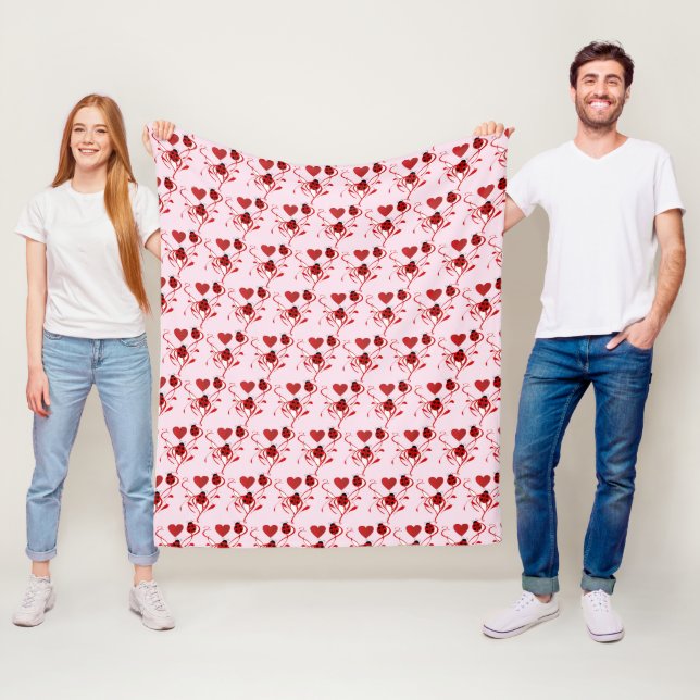 Couverture Polaire Love Red Hearts et Ladybugs rose (En situation)