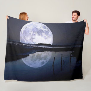 COUVERTURE POLAIRE LUNE AU-DESSUS DE L'EAU