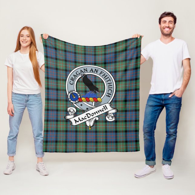 Couverture Polaire MacDonnell du clan de Glengarry Badge Tartan Ancie (En situation)
