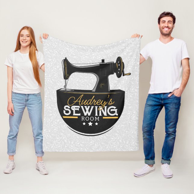 Couverture Polaire Machine à coudre antique AJOUTER LE NOM Seamstress (En situation)