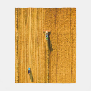 Couverture Polaire Machine de moissonneuse travaillant sur le terrain