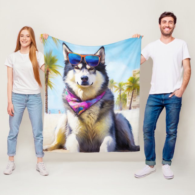 Couverture Polaire Malamute d'Alaska sur la plage, cadeau d'été (En situation)