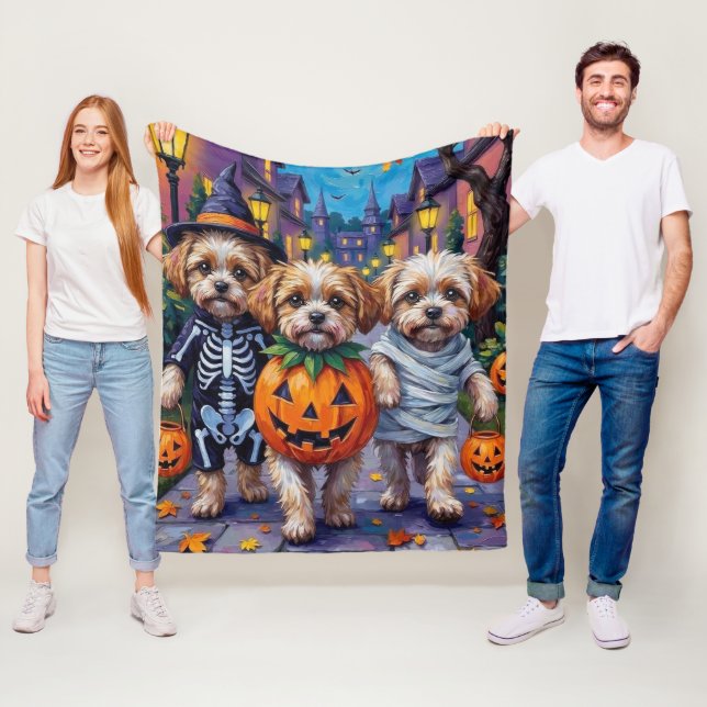 Couverture Polaire Malti Tzu Trick-or-Treating en costumes d'Hallowee (En situation)