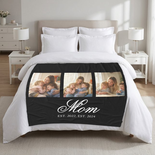 Couverture Polaire Maman a établi un script élégant noir 3 Photo (Mom EST. Elegant Script 3 Photo Fleece Blanket. personalize the est years for a Mother's Day Gift)