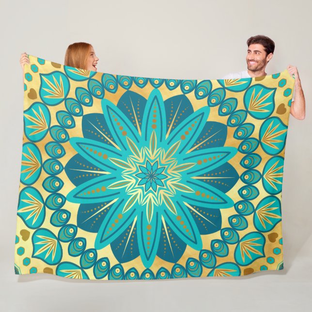 Couverture Polaire Mandala de fleurs bleu or (En situation)