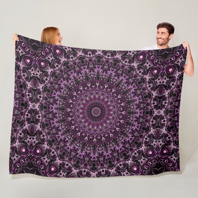 Couverture Polaire Mandala de rose rose et noire avec géométrie flora (En situation)
