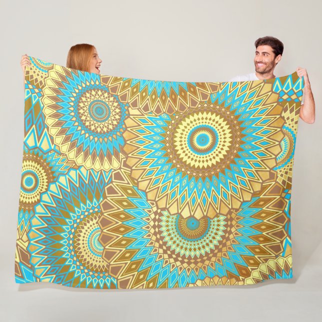 Couverture Polaire Mandala superposé bleu marron or (En situation)