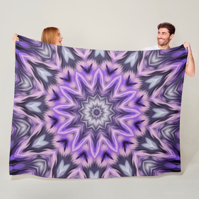 Couverture Polaire Mandala violette Lilac (En situation)