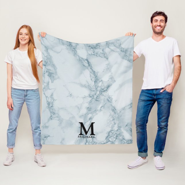 Couverture Polaire Marbre bleu monogramme (En situation)