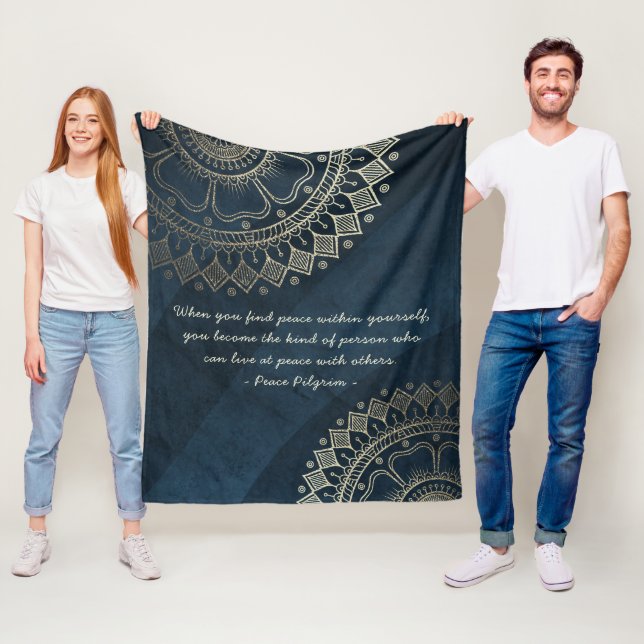 Couverture Polaire Méditation Yoga Instructeur Blue Gold Mandala Cita (En situation)