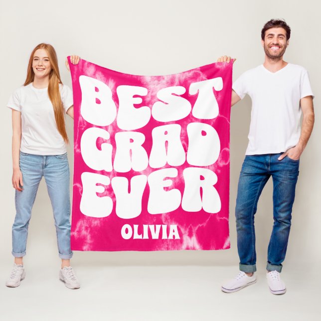 Couverture Polaire Meilleur Grad Jamais Pink Tie Dye Graduation (En situation)