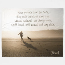 Meilleurs amis fille et chien sur la plage