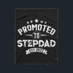 Couverture Polaire Mens Promoted to Stepdad Est 2022 Funny New Dad<br><div class="desc">Mens Promoted To Stepdad Est 2022 Funny New Dad Venin. Parfait pour papa,  maman,  papa,  men,  women,  friend et family members on Thanksgiving Day,  Christmas Day,  Mothers Day,  Fathers Day,  4th of July,  1776 Independent Day,  Vétérans Day,  Halloween Day,  Patrick's Day</div>