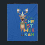 Couverture Polaire Merry Christmukkah Reindeer<br><div class="desc">Rennes de Noël avec menorah Hanoukka pour bois avec un joyeux salut Christmukkah.</div>