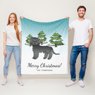 Couverture Polaire Mini Goldendoodle noir dans une forêt hivernale