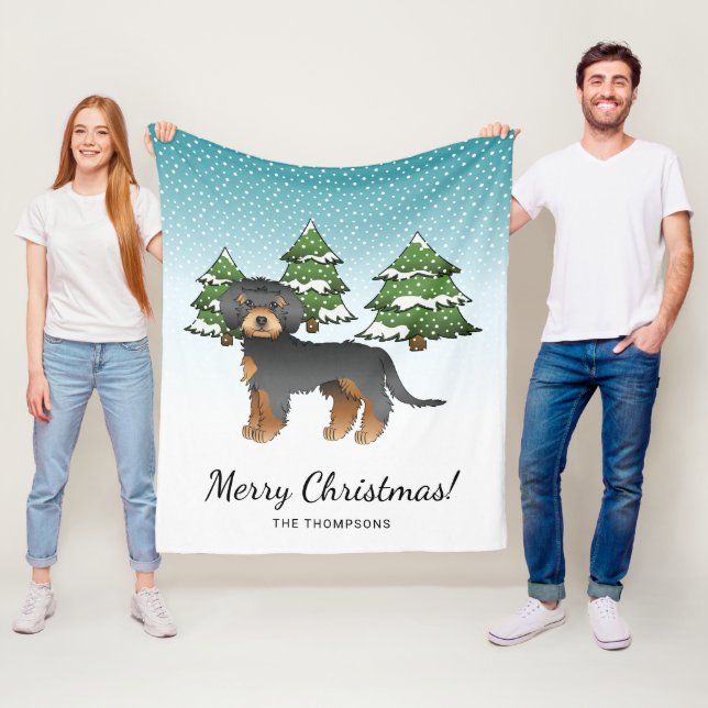 Couverture Polaire Mini Goldendoodle noir et fauve - Forêt hivernale (En situation)