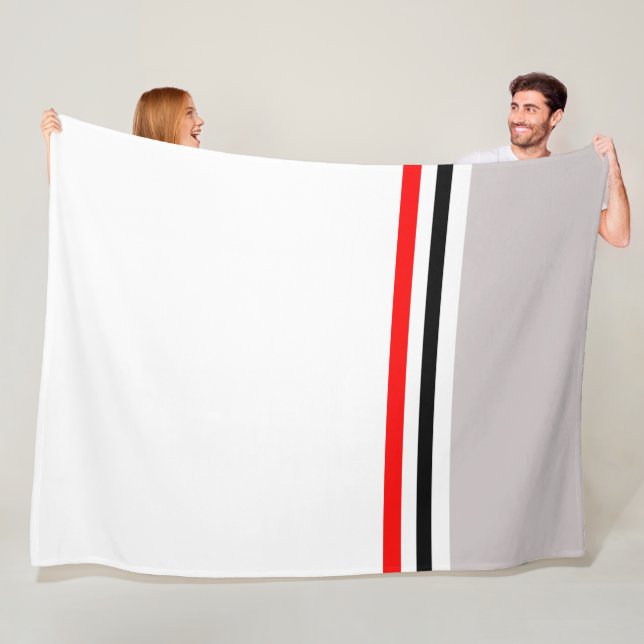 Couverture Polaire Moderne et branché rayé rouge gris noir et blanc (En situation)