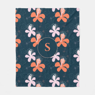 Couverture Polaire Monogramme Corail Blush Hibiscus Motif
